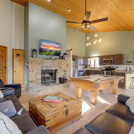 Gatlinburg Mountain Cabin With Hot Tub, Deck And Games Exterior photo
