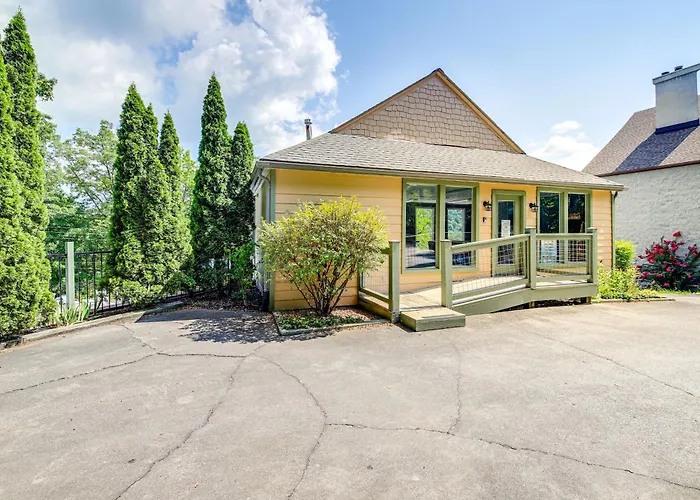 Gatlinburg Mountain Cabin With Hot Tub, Deck And Games